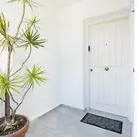 Golden Mile Townhouse With Garden, Bbq And Walking Distance To And Old Town * Марбелья