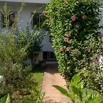 Golden Mile Townhouse With Garden, Bbq And Walking Distance To And Old Town Дом отдыха Марбелья