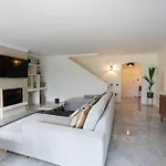 Сasa de vacaciones Golden Mile Townhouse With Garden, Bbq And Walking Distance To And Old Town *