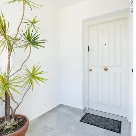 Golden Mile Townhouse With Garden, Bbq And Walking Distance To And Old Town * 마르베야