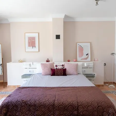 Golden Mile Townhouse With Garden, Bbq And Walking Distance To And Old Town 펜션