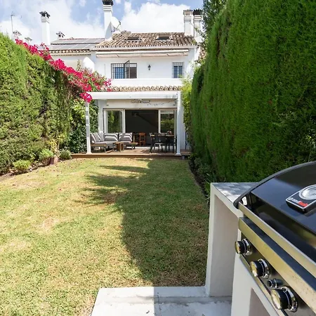 Golden Mile Townhouse With Garden, Bbq And Walking Distance To And Old Town 펜션 *