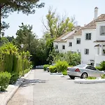 Golden Mile Townhouse With Garden, Bbq And Walking Distance To And Old Town Marbella