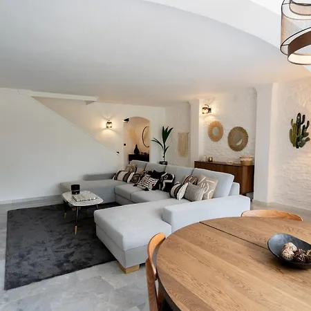 Luxury Townhouse Capricho Golden Mile بيت للعطل