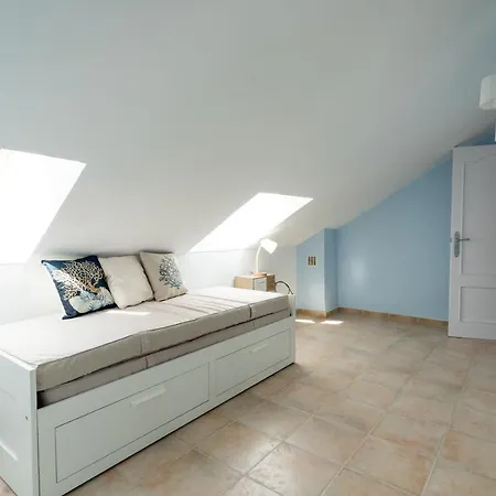 بيت للعطل Golden Mile Townhouse With Garden, Bbq And Walking Distance To And Old Town