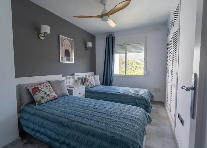 Luxury Townhouse Capricho Golden Mile 펜션 *